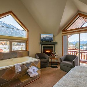 A Bear And Bison Country Inn